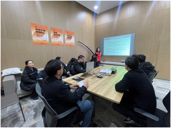 江阴分中心开展“送政策进楼盘”活动